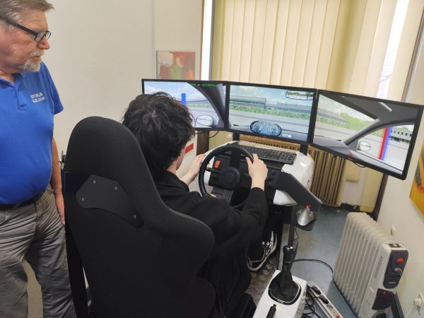 PROFESIONALNI SIMULATOR VOŽNJE PROFESIONALNI SIMULATOR VOŽNJE